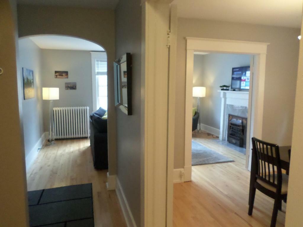 Beautiful, Clean, Quiet 2 Br-In Downtown Ottawa. Parking, Wifi And Netflix Included Appartement Buitenkant foto