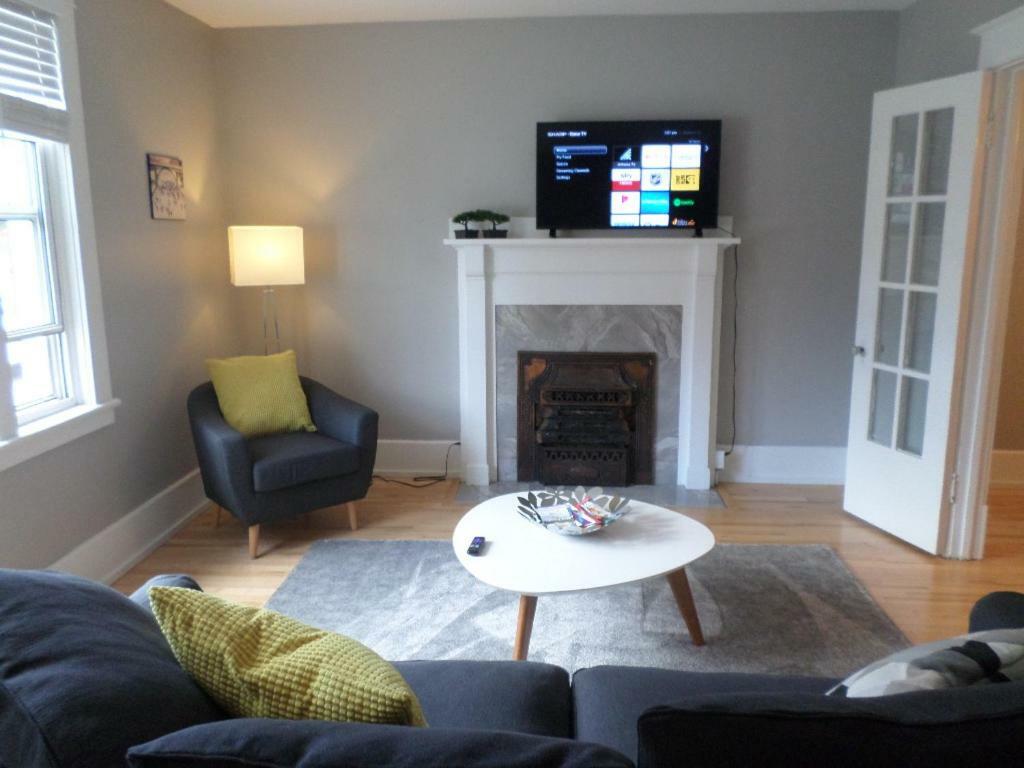 Beautiful, Clean, Quiet 2 Br-In Downtown Ottawa. Parking, Wifi And Netflix Included Appartement Buitenkant foto