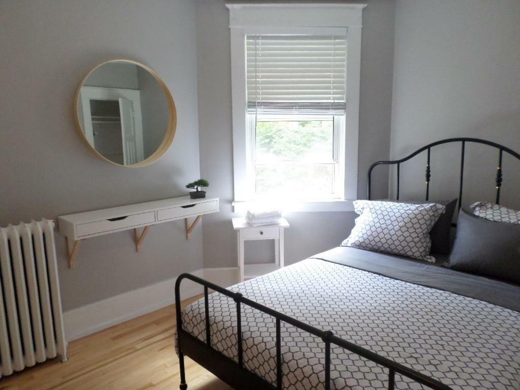 Beautiful, Clean, Quiet 2 Br-In Downtown Ottawa. Parking, Wifi And Netflix Included Appartement Buitenkant foto