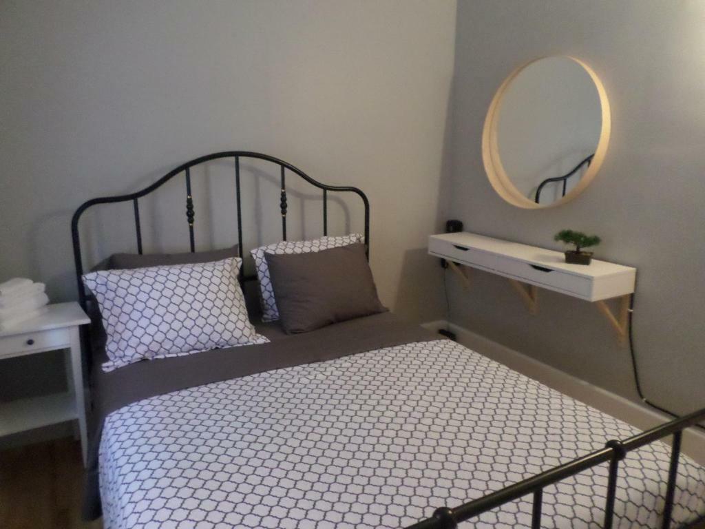 Beautiful, Clean, Quiet 2 Br-In Downtown Ottawa. Parking, Wifi And Netflix Included Appartement Buitenkant foto