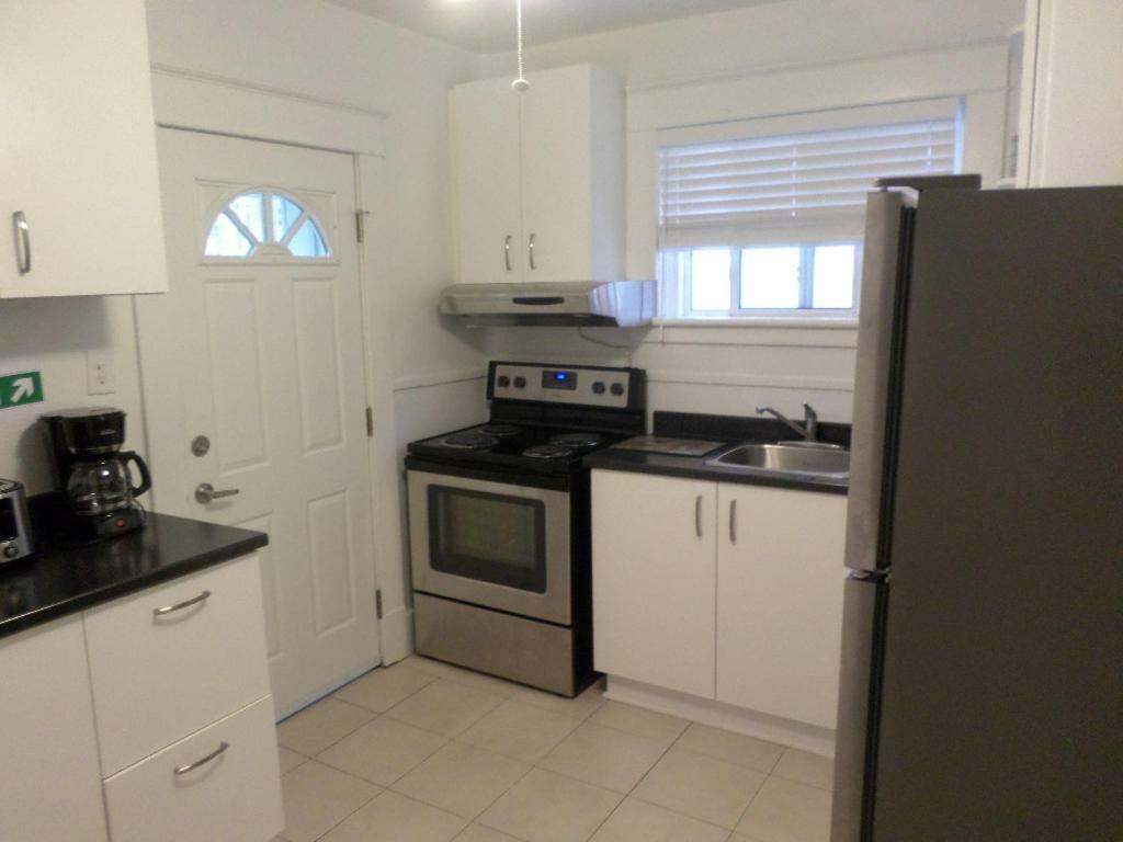 Beautiful, Clean, Quiet 2 Br-In Downtown Ottawa. Parking, Wifi And Netflix Included Appartement Buitenkant foto